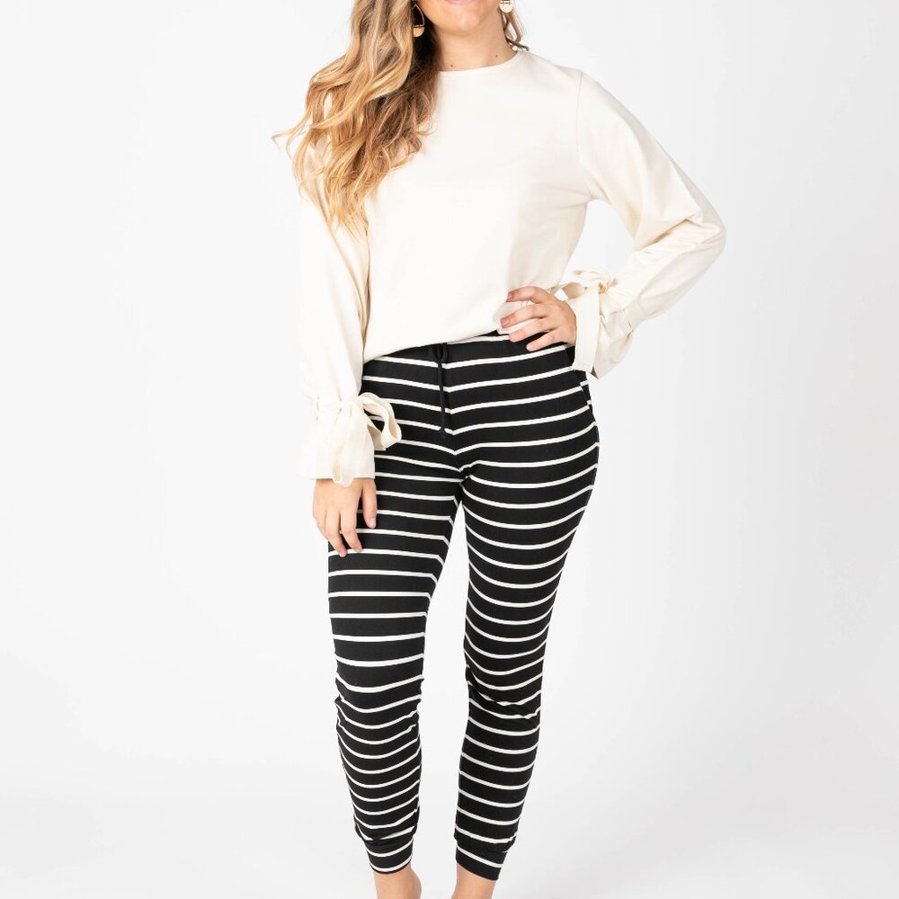NWT Agnes & Dora Bow Sleeve Sweatshirt in Cream